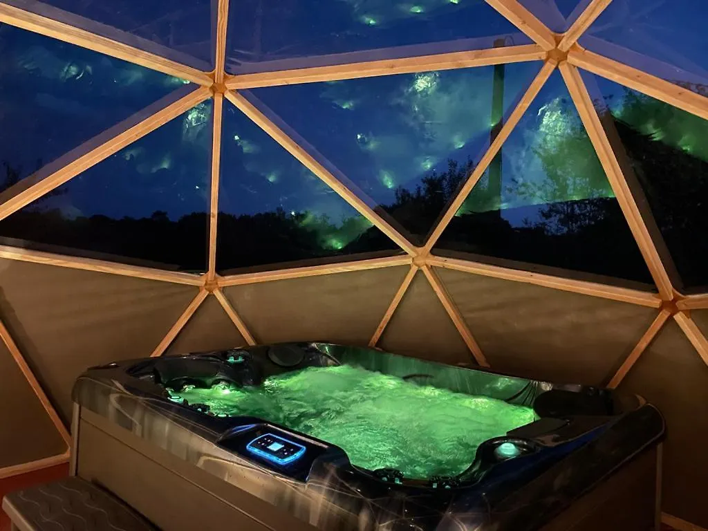 Le Dome Et Son Jacuzzi Bed & Breakfast Grazac  France