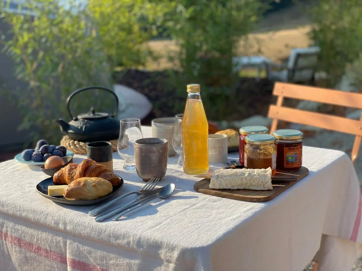 Le Dome Et Son Jacuzzi Bed & Breakfast Grazac