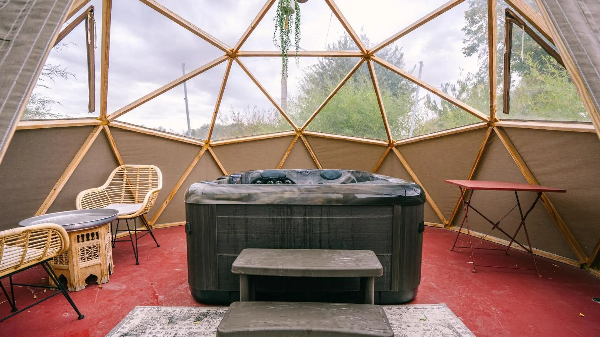 Le Dome Et Son Jacuzzi Bed & Breakfast Grazac  0*, Grazac (Tarn) France